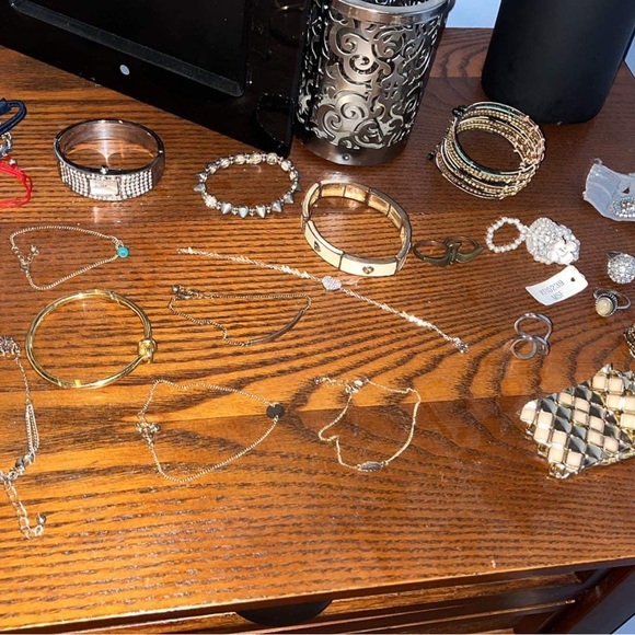 Jewelry - Picture 2 of 4